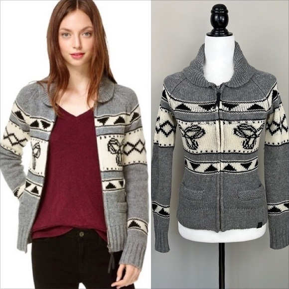 TNA Sweaters - Aritzia TNA Sea to Sky 100% Lambswool Zip Up Sweater